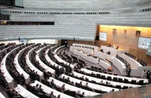 พท.จี้ สส.รบ.ร่วมองค์ประชุมไม่พร้อมก็ยุบสภา แซะฝ่ายค้ำกล้าซักฟอกไหม กม.อสม.อดไปต่อตกลงกันไม่ได้