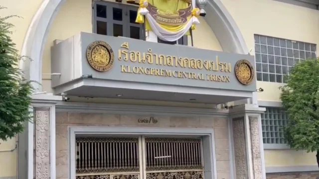 บรรยากาศหน้าเรือนจำคลองเปรม หลัง "ทักษิณ" ถูกคุมขังครบ 1 เดือน