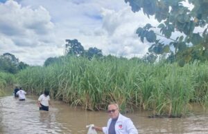 พรรคปวงชนไทย มอบถุงยังชีพช่วยผู้ประสบภัยน้ำท่วมกาญจนบุรี
