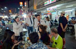 เอกสิทธิ์ ปวงชนไทย ลุยตลาดเมืองกาญจน์ หนุนสร้างสกายวอล์คกระตุ้นท่องเที่ยว